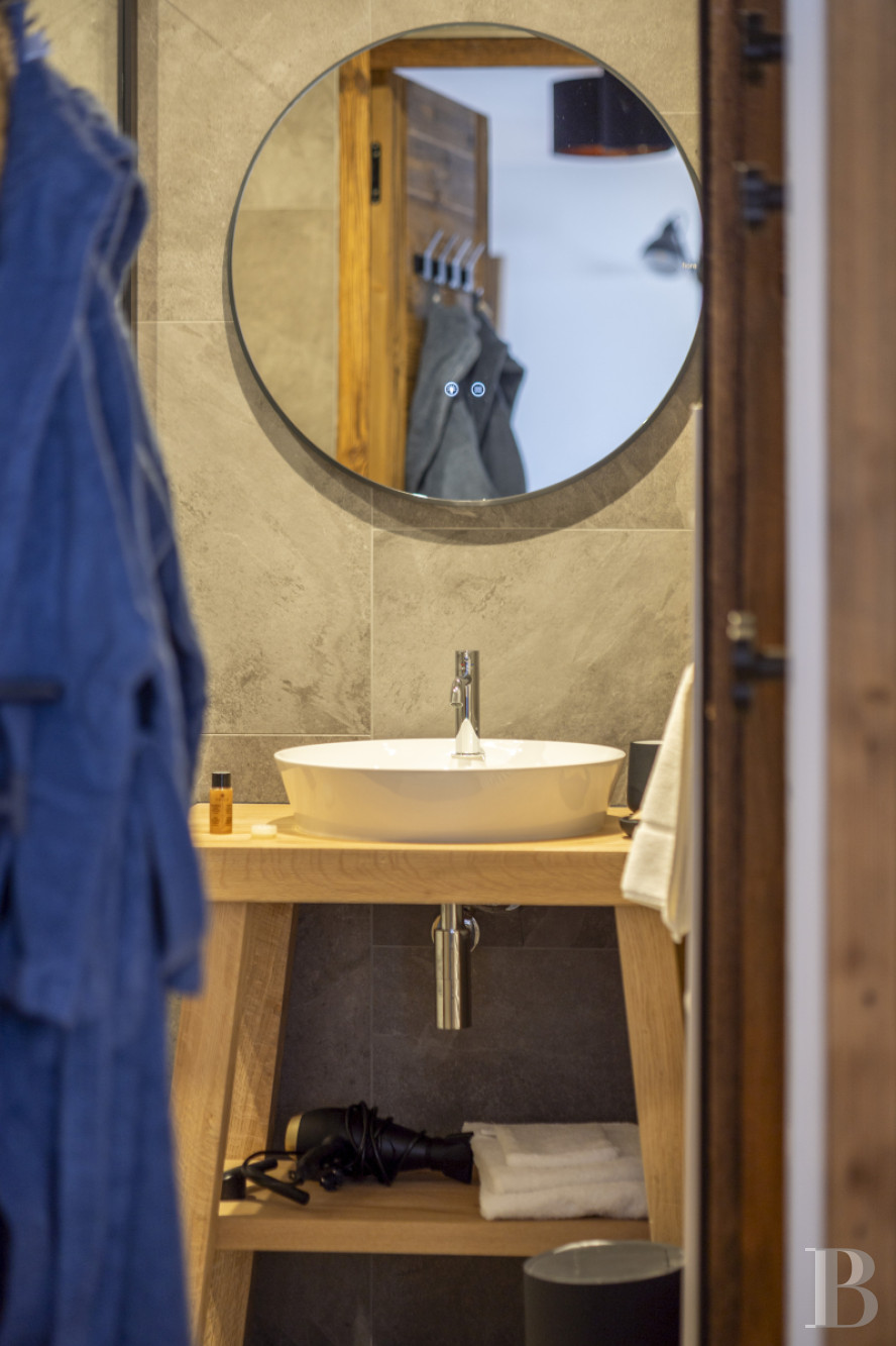 A former village house completely renovated to create a luxurious chalet in Tignes-les-Brévières in Savoie - photo  n°19